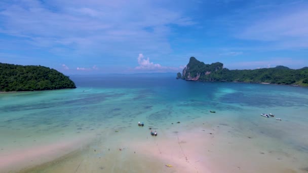 Koh Phi Don Thailand Turqouse Color Ocean Kayaks Longtail Boats — 图库视频影像