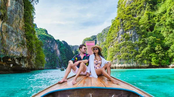 Couple Front Longtail Boat Lagoon Koh Phi Phi Thailand — Stock Photo, Image