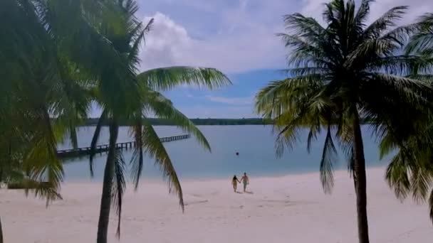 Пара Чоловіків Жінок Тропічному Острові Таїланді Острів Кох Кхам Trat — стокове відео