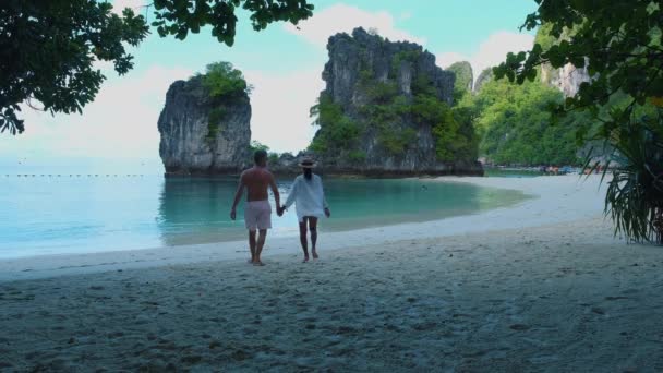 Koh Hong Island Krabi Tajlandia Para Mężczyzn Kobiet Plaży Koh — Wideo stockowe