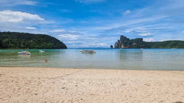 Koh Phi Phi Ταϊλάνδη Νοέμβριος 2022 Βάρκες Longtail Στην Παραλία — Φωτογραφία Αρχείου