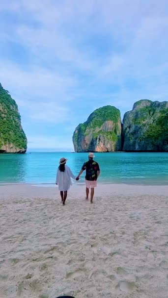 Couple Men Women Walking Beach May Bay Koh Phi Phi — Stock Video
