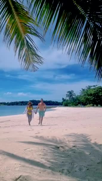 Pár Férfi Egy Trópusi Szigeten Thaiföldön Koh Kham Island Trat — Stock videók