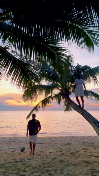 Koh Kood Tayland Adasında Tatilde Olan Birkaç Erkek Kadın Beyaz — Stok video