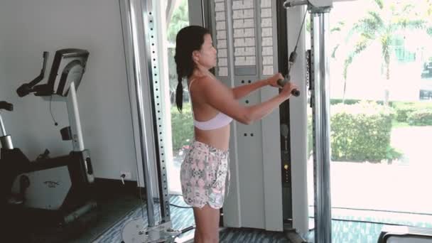 Azjatki Dojrzałe Kobiety Średniej Wieku Fitness Kryty Siłowni Fitness Kobieta — Wideo stockowe