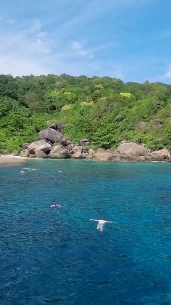 Praia Branca Turqouse Colorido Oceano Com Pedras Gigantes Mar Similan — Vídeo de Stock