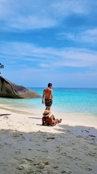 Similan Adaları Tayland Phangnga Eyaletinde Denizde Dev Kaya Kütleleri Olan — Stok video