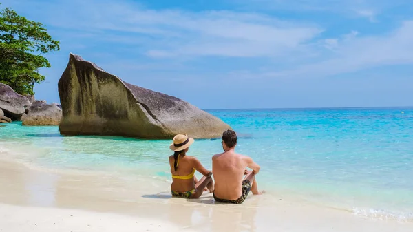 Couple Men Women Relaxing Sunbathing Tropical White Beach Turqouse Colored — Stock Photo, Image