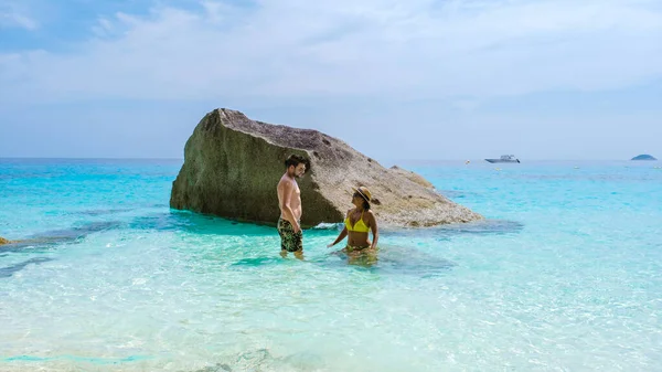 Pár Mužů Žen Plavání Turqouse Barevný Oceán Similan Islands Thajsko — Stock fotografie