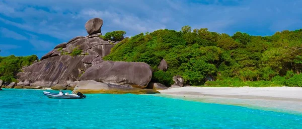 Türkisfarbener Ozean Und Weißer Strand Auf Der Tropischen Insel Similan — Stockfoto