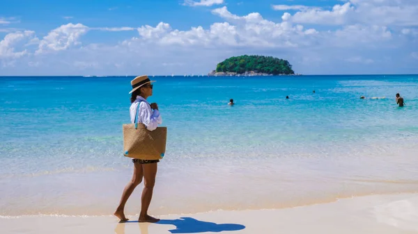 Kata Spiaggia Phuket Thailandia Una Giornata Sole Con Cielo Blu — Foto Stock