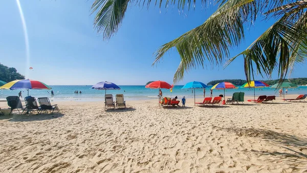 Пляж Ката Пхукет Таиланд Солнечный День Голубым Небом — стоковое фото