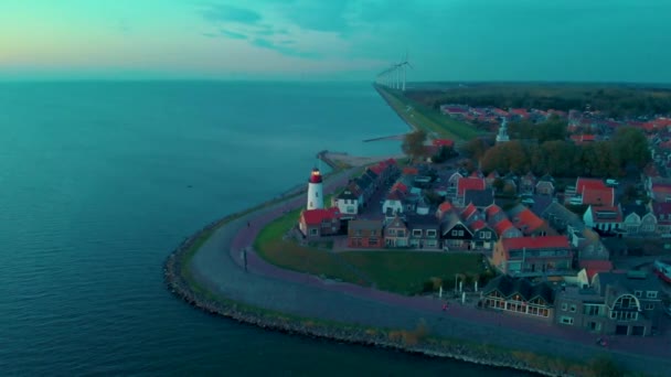 荷兰Urk Flevoland日落在荷兰Urk灯塔和港口 — 图库视频影像