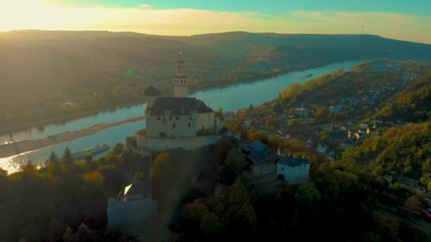 가을이 마르커스 독일의 라인강 가운데에 부아츠 낭만적 흰색성 — 비디오
