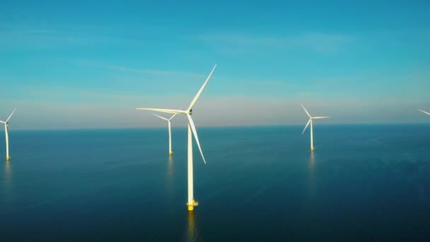 Las Turbinas Molino Viento Mar Ven Desde Una Vista Aérea — Vídeo de stock