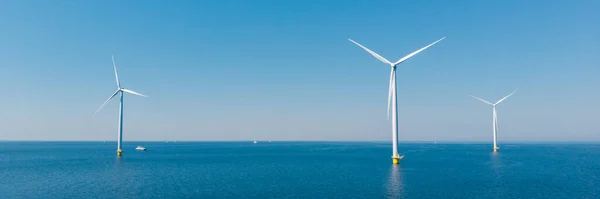 在海上的风车涡轮机上俯瞰 在荷兰的一个巨大的风车公园上俯瞰 — 图库照片