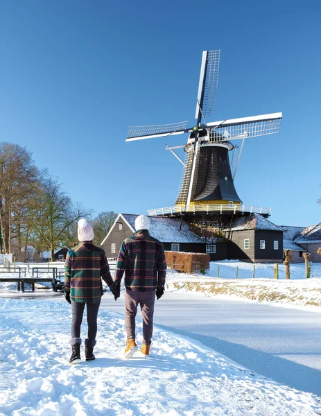 Couple Men Women Walking Snow Cold Winter Day Netherlands Background — Stock Photo, Image