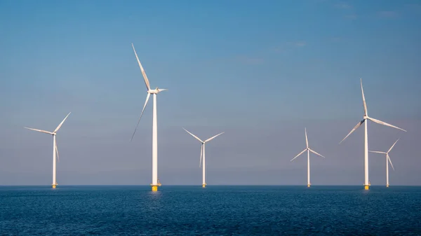 Вітряні Турбіни Нідерландах Морі Блакитним Небом — стокове фото
