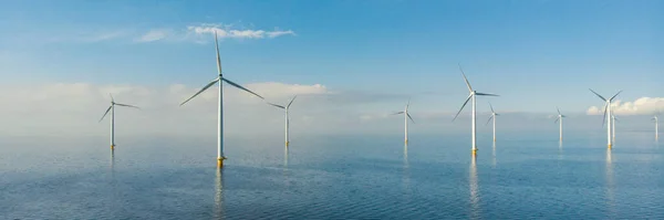 Větrné Turbíny Moři Modrým Nebem Letecký Výhled Větrný Mlýn Nizozemsku — Stock fotografie