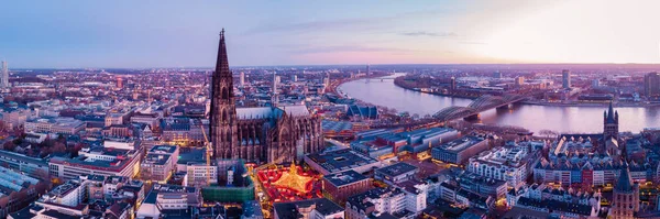 Keulen Duitsland Kerstmarkt Luchtfoto Drone Uitzicht Keulen Rhine Rivier Duitsland — Stockfoto