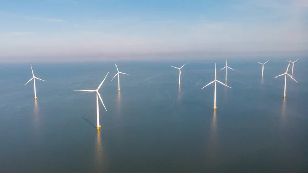 Windkraftanlagen Mit Blauem Himmel Und Grünem Energiekonzept — Stockfoto