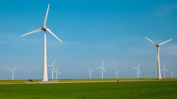 Вітряні Турбіни Генерують Електричну Енергію Концепцією Зеленої Енергії Блакитного Неба — стокове фото