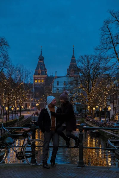 Amsterdam Netherlands Canals Christmas Lights December Couple City Trip Winter — Stock Photo, Image