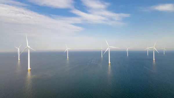 Windmolenpark Met Windmolens Turbines Een Blauwe Lucht Opwekking Van Elektriciteit — Stockfoto