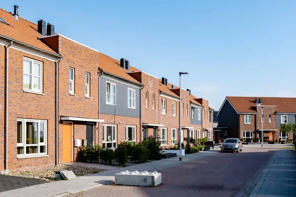 Holenderskie Przedmieścia Nowoczesnymi Domami Rodzinnymi Nowo Wybudowane Nowoczesne Domy Rodzinne — Zdjęcie stockowe