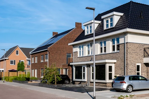 Nederländska Förortsområde Med Moderna Familjehus Nybyggda Moderna Familjehus Nederländerna Holländska — Stockfoto