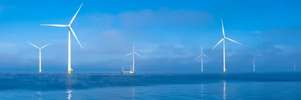Vista Aérea Parque Windmill Com Barco Pesca Turbinas Moinhos Vento — Fotografia de Stock
