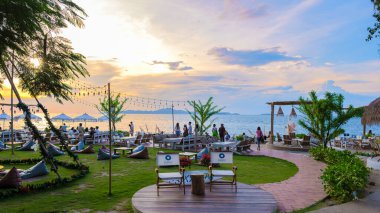 Pattaya Tayland Aralık 2022, Pattaya Tayland 'daki Oksijen Sahil Vahası Kafe Restoranı manzaralı.. 