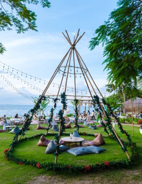 Pattaya Tayland Aralık 2022, Pattaya Tayland 'daki Oksijen Sahil Vahası Kafe Restoranı manzaralı.. 