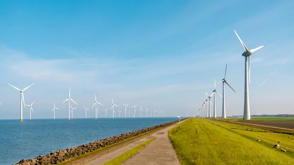 터빈은 하늘의 에너지 네덜란드의 프레보 볼랜드 메르에 공원으로 전기를 — 스톡 사진