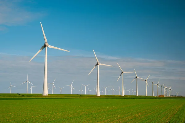 Moinho Vento Par Com Turbinas Eólicas Gerando Eletricidade Com Conceito — Fotografia de Stock