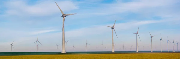 Turbinas Eólicas Durante Inverno Gerando Eletricidade Com Conceito Energia Verde — Fotografia de Stock