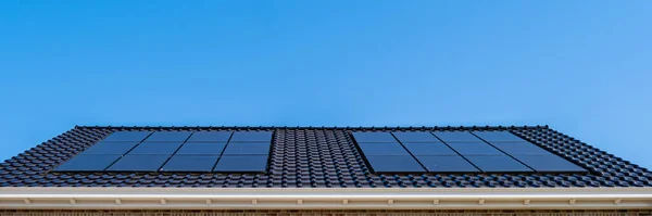 Newly Build Houses Black Solar Panels Attached Roof Sunny Blue — Stock Photo, Image