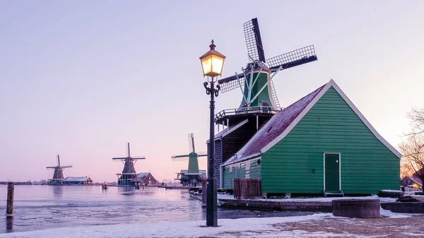 Zaanse Schans Větrný Mlýn Vesnice Zimě Sněhovou Krajinou Nizozemsku Holandsko — Stock fotografie