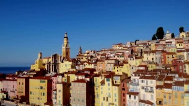 Fransız Rivierası, Fransa 'daki eski Menton kasabası. Menton Provence Cote d Azur üzerinde İHA hava görüntüsü. 