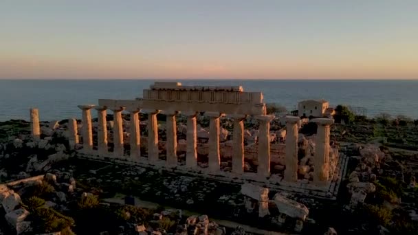 Selinunte Temple Gün Batımında Yunan Roma Tapınaklarının Insansız Hava Görüntüsü — Stok video