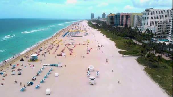 Drone Aerial View Miami South Beach Florida Beach Colorful Chairs — Stock Video