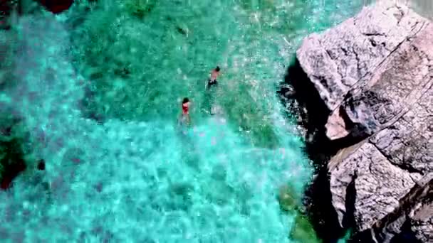 Άνδρες Και Γυναίκες Ψαροντούφεκο Στον Ωκεανό Praslin Σεϋχέλλες Τροπικό Νησί — Αρχείο Βίντεο