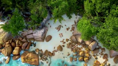 Anse Lazio Praslin adasındaki çift Seyşeller, Anse Petite Lazio sahilindeki gizli kumsal, Praslin, Seyşeller