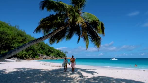 Para Mężczyzn Kobiet Plaży Anse Lazio Wyspie Praslin Seszele — Wideo stockowe