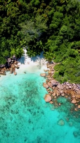Casal Praia Anse Lazio Praia Praslin Ilha Seychelles Segredo Pequena — Vídeo de Stock