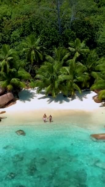 Пара Прогулянок Пляжі Анс Лаціо Острові Праслін Сейшельські Острови Таємний — стокове відео
