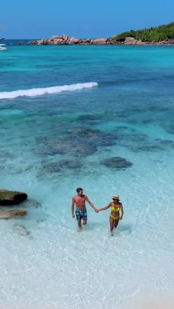 Couple Hommes Femmes Sur Plage Anse Cocos Seychelles Digue Island — Video
