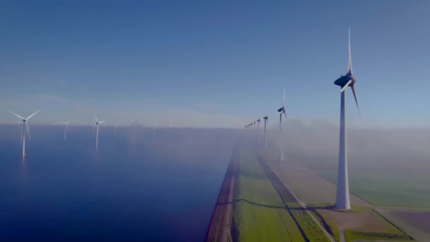 Windmolenpark Zee Met Wolken Een Blauwe Lucht Windmolenpark Oceaanlucht Met — Stockvideo