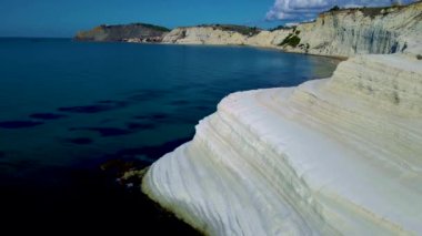 Scala dei Turchi Türklerin Merdiveni, Sicilya İtalya, Scala dei Turchi. İtalya 'nın güneyindeki Porto Empedocle yakınlarında Realmonte sahilinde kayalık bir uçurum. Avrupa. 