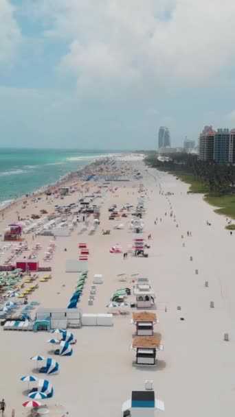 Miami South Beach Floride Plage Avec Chaises Colorées Parasols Cabane — Video
